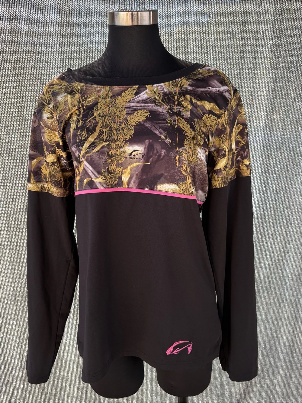 Fishouflage Woman’s Performance Fishing Shirt Size XL